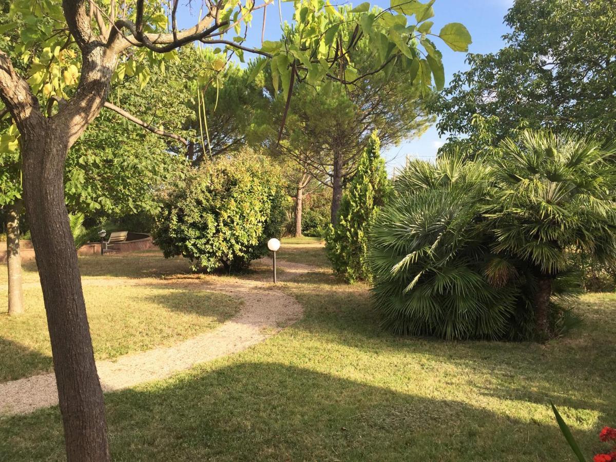La Casa Nel Verde Larino Bagian luar foto