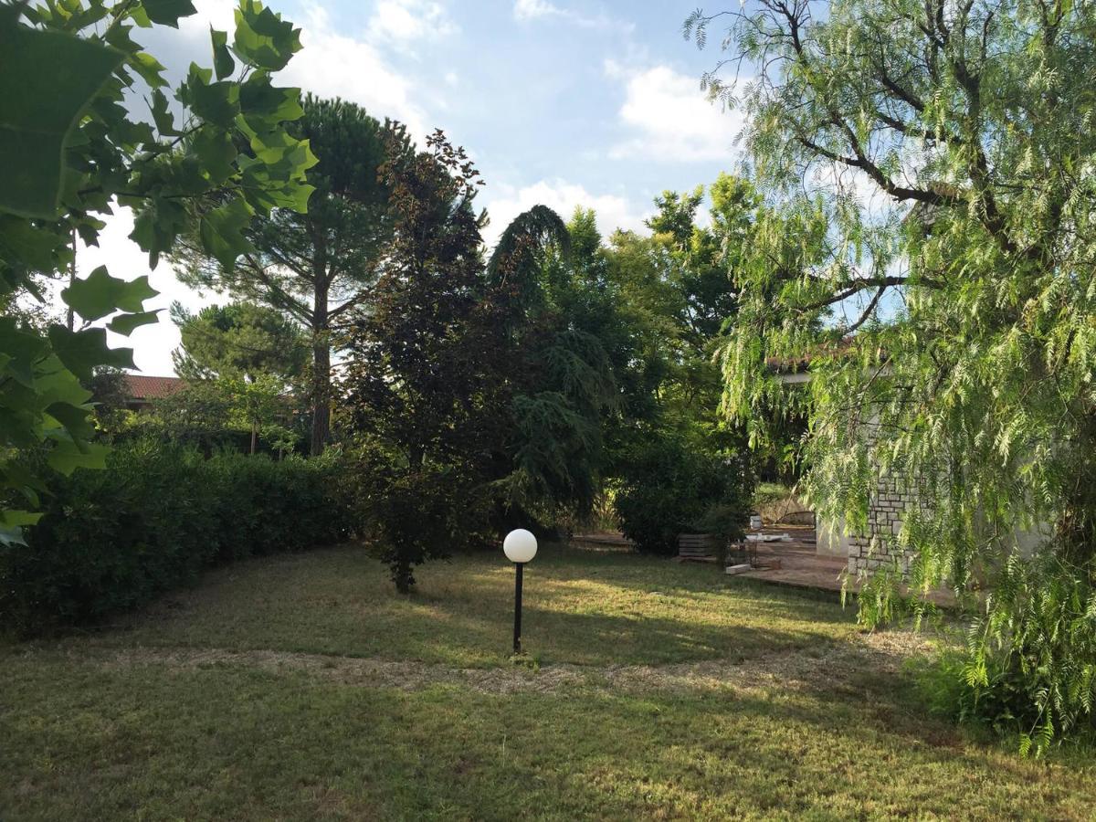 La Casa Nel Verde Larino Bagian luar foto