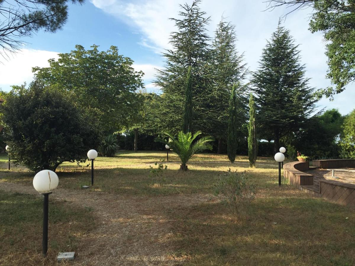 La Casa Nel Verde Larino Bagian luar foto