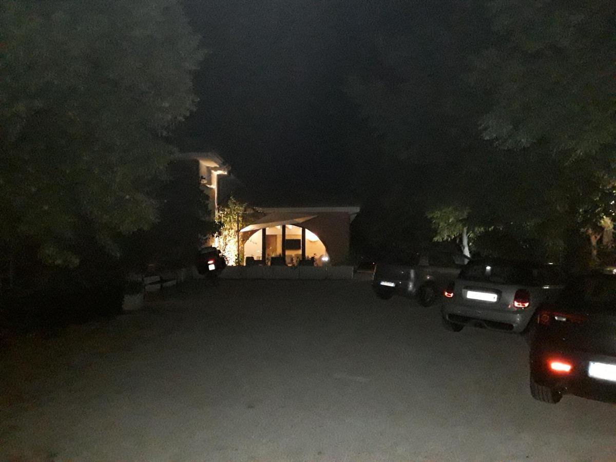 La Casa Nel Verde Larino Bagian luar foto